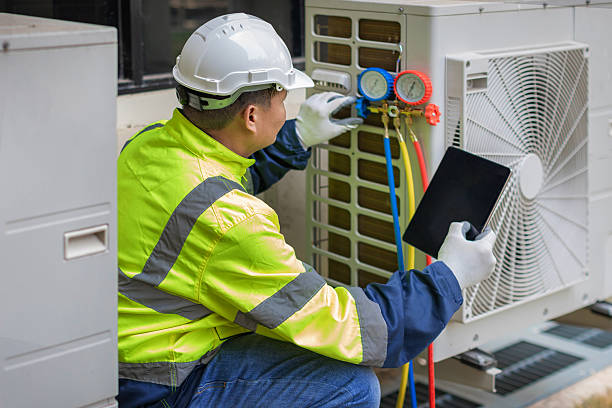 Professional Hvac technician working in Indian Hills, TX